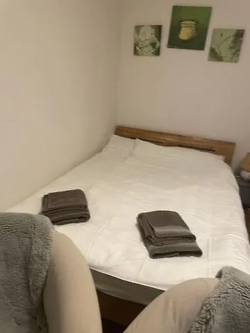 Gemuetliches Appartament In 3 Minuten Zum Bahnhof Apartman