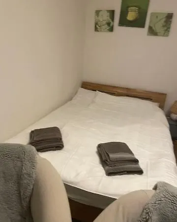 Gemuetliches Appartament In 3 Minuten Zum Bahnhof Apartamento